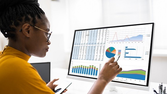 Case Study: Optimizing Retail Operations for Fashion Co. with Data Analytics